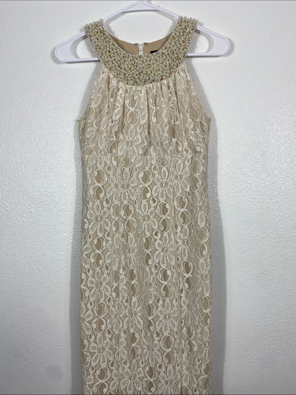 Cachet Beaded Halter Lace Maxi Gown in Ivory and Blush Size 2 - Picture 3 of 15